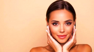 चेहरे के लिए टर्मरिक गोल्ड फेशियल है बेहद फायदेमंद, चेहरे पर लाता है गजब का निखार