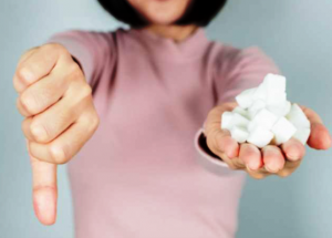 बार-बार मीठा खाने की इच्छा को शांत करने के लिए इन टिप्स एंड ट्रिक्स की लें मदद