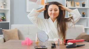 Hair Care Tips: अगर आपको भी है लंबे और घने बालों की चाहत, तो इन तरीकों से स्कैल्प को बनाएं हेल्दी