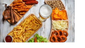 सिर्फ पेट के लिए ही नहीं आपकी स्किन के लिए भी खतरनाक हैं फ्राइड फूड, इन दिक्कतों का बनते हैं कारण