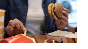 पनीर के नाम पर सेहत से हो रहा खिलवाड़, इस फूड आउटलेट पर लगा धोखाधड़ी का आरोप