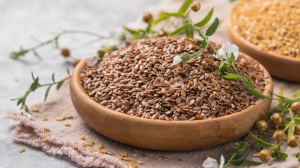 अलसी के बीजों का इन तरीकों से करेंगे सेवन, तो सेहत ही नहीं स्किन और बालों से जुड़ी समस्याएं भी रहेंगी दूर