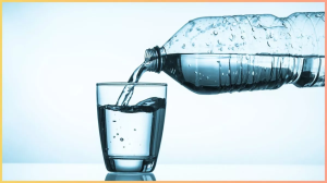 कहीं यूरिक एसिड बढ़ने का कारण शरीर में पानी की कमी तो नहीं? जानें कितना जरूरी है ये Natural Detoxifier