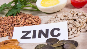 Deficiency of Zinc: स्वस्थ शरीर के लिए बेहद जरूरी है जिंक, इन लक्षणों से करें इसकी कमी की पहचान