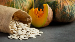 Pumpkin Seeds Benefits: शुगर कंट्रोल से लेकर दिल को दुरुस्त रखने तक, जानें कद्दू के बीज के फायदे