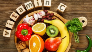 विटामिन सी की कमी को दूर करने में ये फल हैं बेहद फायदेमंद, तुरंत करें अपनी डाइट में शामिल