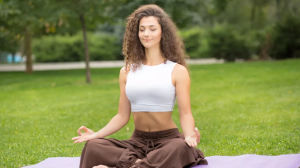 Bad Cholesterol कम करने में बेहद फायदेमंद है भस्त्रिका प्राणायाम, लेकिन रखें इन बातों का ध्यान