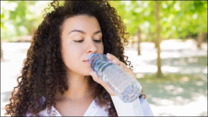 हर वक्त मुंह सूखता है और प्यास लगती रहती है, गर्मी के अलावा ये कारण भी हो सकते हैं