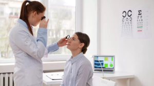 Surya Grahan 2024: सूर्य ग्रहण के दौरान ऐसे रखें अपनी आंखों को सुरक्षित