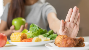 जानें इस मौसम में किन चीज़ों का सेवन आपके पेट के लिए हो सकता है नुकसानदायक, खाने से तुरंत करें तौबा