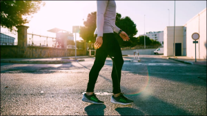 वॉक से भी ज्यादा असरदार है रिवर्स वॉक, सिर्फ 15 मिनट करने से मिलते हैं इतने फायदे