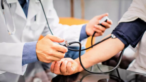 बार-बार बढ़ते Blood Pressure की समस्या से हैं परेशान, तो इन 5 आदतों से करें इसे कंट्रोल