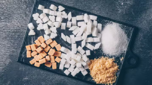 चीनी को पूरी तरह से डाइट से हटाना भी नहीं है समझदारी, क्योंकि शरीर पर दिखने लगते हैं ये साइड इफेक्ट्स