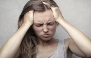 Vitamin B12 की कमी से रात में दिखाई देते हैं ये 5 लक्षण, भूलकर भी न करें नजरअंदाज