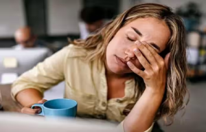 समय से पहले महिलाओं में हो सकता है Premature Menopause, जानें लक्षण, कारण और बचाव के उपाय