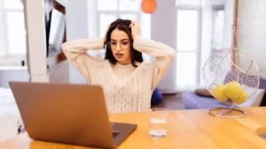 आपकी Mental Health बर्बाद कर सकता है वर्कप्लेस बर्न आउट, दूर करने के लिए अपनाएं 5 तरीके