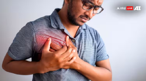 Heart Attack Sign: चेहरे का बदल रहा रंग या हो रही सूजन...तुरंत हो जाएं अलर्ट, आ सकता है हार्ट अटैक!