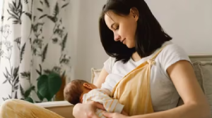 Breastfeeding के दौरान महिलाओं को करना पड़ सकता है 3 समस्याओं का सामना, यहां जानें समाधान