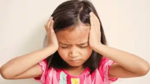 बच्चों बोलने-सुनने में परेशानी दे सकती है इंसेफेलाइटिस का संकेत, समय रहते हो जाएं सतर्क