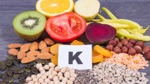 हेल्थ बेहतर बनाने के साथ ही स्किन भी हेल्दी बनाता है Vitamin K, इन फूड्स से करें इसकी कमी को दूर